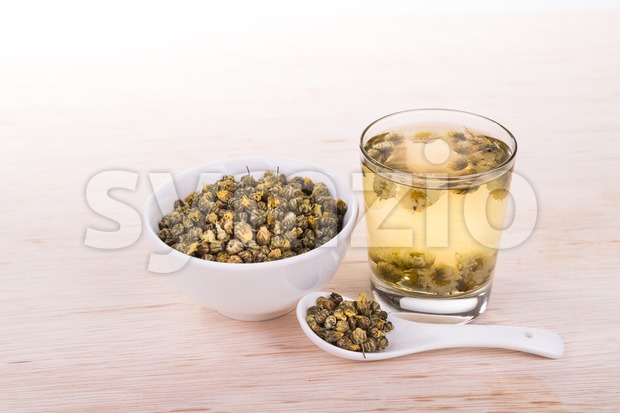 Chrysanthemum tea traditional remedy to improve eyesight, clear liver heat Stock Photo