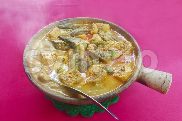 Clay pot fish head curry Chinese style popular delicacy in Malaysia Stock Photo