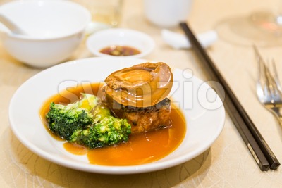 Braised abalone with brocolli and beancurd, premium expensive Chinese delicacy Stock Photo